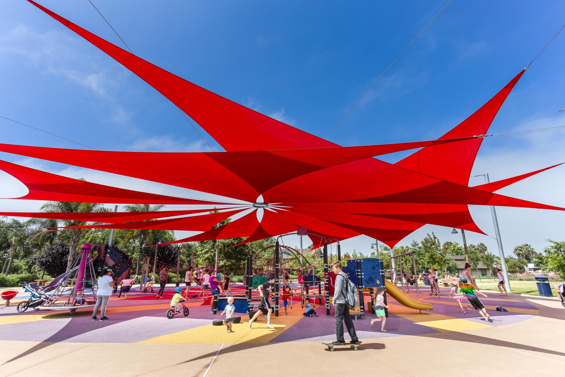 Poinsettia shaped overhand